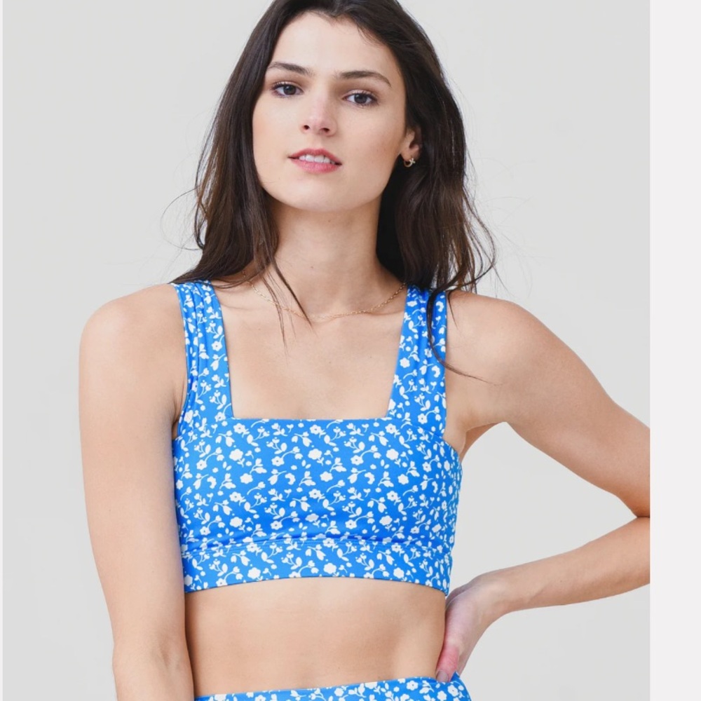 Addison Bay women’s moravian blue and white floral sports bra size XL NWT